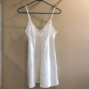 Morgan Taylor white nighty